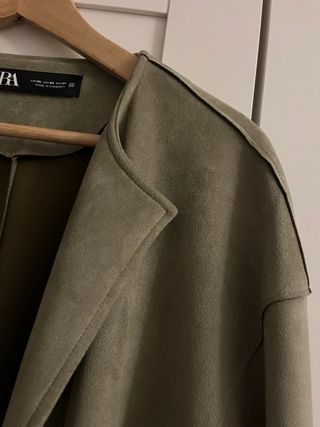 Chaqueta Zara efecto ante verde