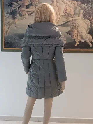 Alanred piumino grigio con maxi collo scenografico