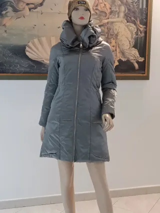 Alanred piumino grigio con maxi collo scenografico