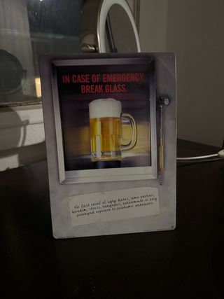 Cartel metálico divertido cerveza Break Glass