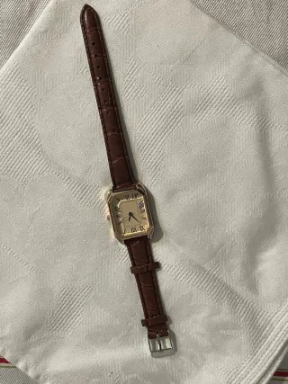 Relógio Dourado com Pulseira Castanha