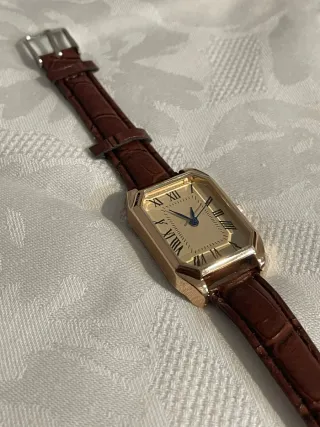 Relógio Dourado com Pulseira Castanha