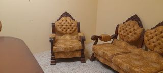 Tresillo tallado a mano