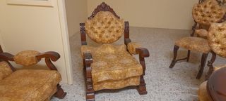 Tresillo tallado a mano