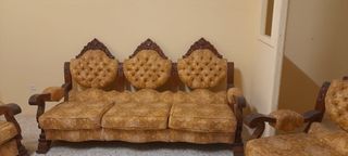 Tresillo tallado a mano