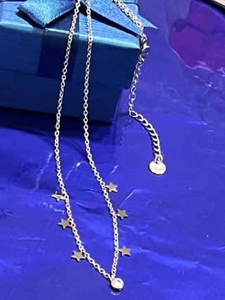 Cadena plateada con estrellas y circonitas