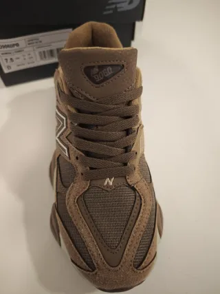 New Balance 9060 Marrón Verde Oliva