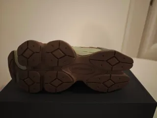 New Balance 9060 Marrón Verde Oliva