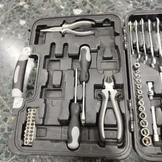 Maletín de herramientas Amazon Basics