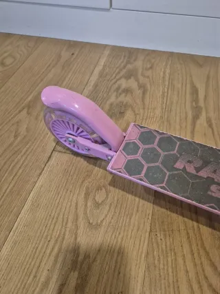 Patinete infantil rosa con diseño de unicornio