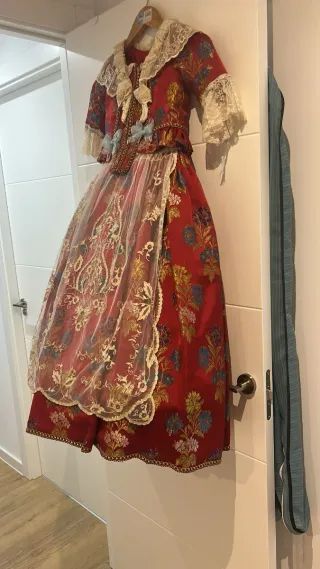 Vestido de fallera rojo 6-8 años