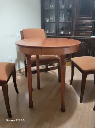 Mesa de comedor redonda de madera