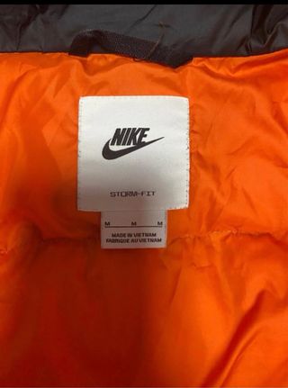 Cazadora nike negra y gris