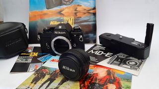 Nikon EM con Winder MD-E e Obiettivo