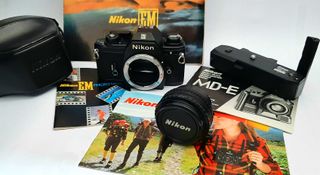 Nikon EM con Winder MD-E e Obiettivo