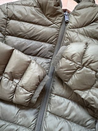 Abrigo Jott verde oliva. Niños talla 4 a. Perfecto