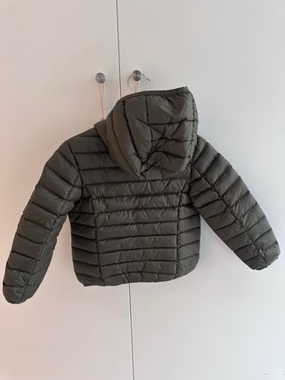 Abrigo Jott verde oliva. Niños talla 4 a. Perfecto