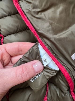 Abrigo Jott verde oliva. Niños talla 4 a. Perfecto