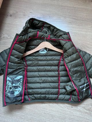 Abrigo Jott verde oliva. Niños talla 4 a. Perfecto