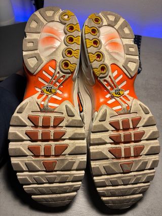 Scarpe Nike TN Bianco panna con dettagli arancioni