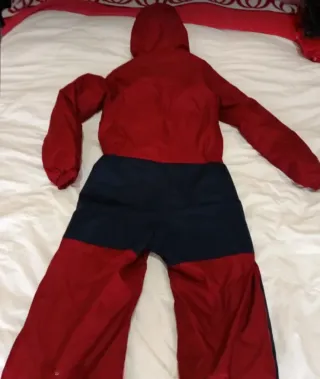 Mono de esquí rojo y azul marino decatlhon de 10 a