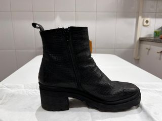 Botas efecto cocodrilo negras