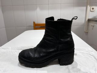 Botas efecto cocodrilo negras