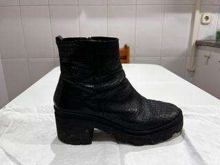 Botas efecto cocodrilo negras