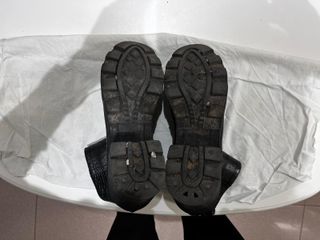 Botas efecto cocodrilo negras