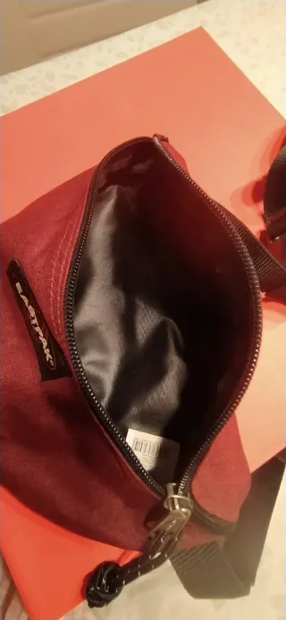 Riñonera Eastpak Roja y Negra