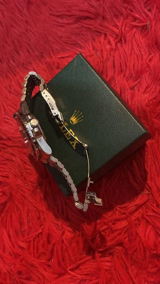 Reloj de hombre color verde con correa plateada