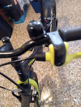 Bicicleta infantil Decathlon 16 negra/verde