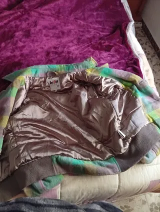 Abrigo cuadros multicolor talla M,poco uso.