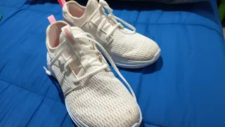 Zapatillas Skechers Blancas y Rosas