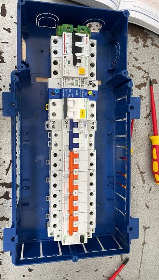 Servicios en instalaciones eléctricas de todo tipo