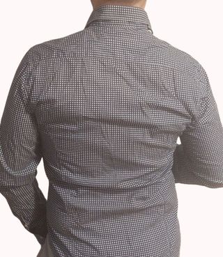 Camisa azul y blanca