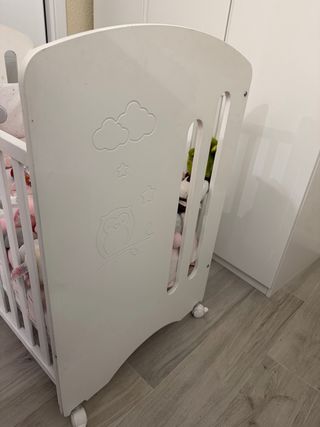 Cuna de bebé blanca
