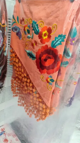 Mantoncillo Flamenco Bordado Madroños