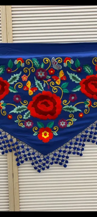 Mantoncillo Flamenco Bordado Madroños