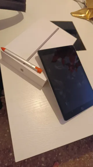 iPad Pro 11 (2020) 256GB + Logitech(NEGOCIABLE)