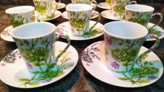 Tazas de café de porcelana con flores