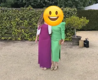 Vestido fiesta morado con abertura