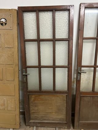 Puertas antiguas de madera y cristal