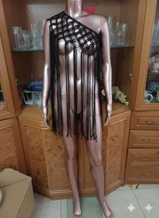 Chaleco de lana de un hombro,técnica macramé