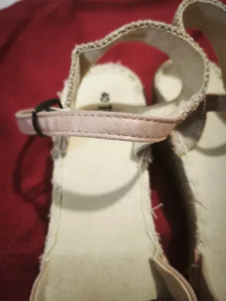 Alpargatas cuña rosa metalizado T40