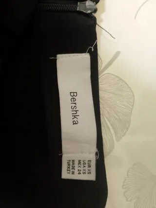 Falda pantalón negra con hebilla