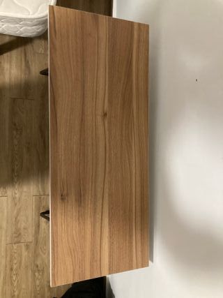 Escritorio madera lacada con cajón inferior.