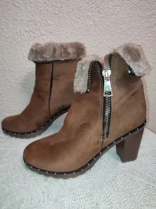 Botas tacón pelo marrones talla 40