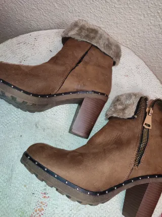Botas tacón pelo marrones talla 40