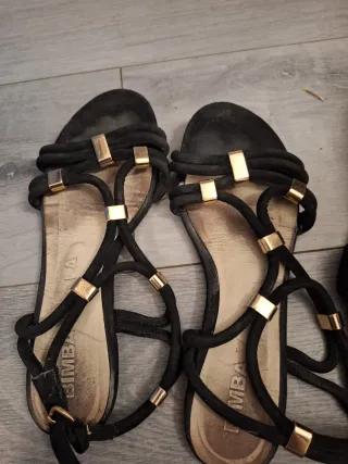 Sandalias Bimba y Lola negras y doradas